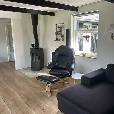 Lovely, Spacious In Scenic Trend! Nyaraló *